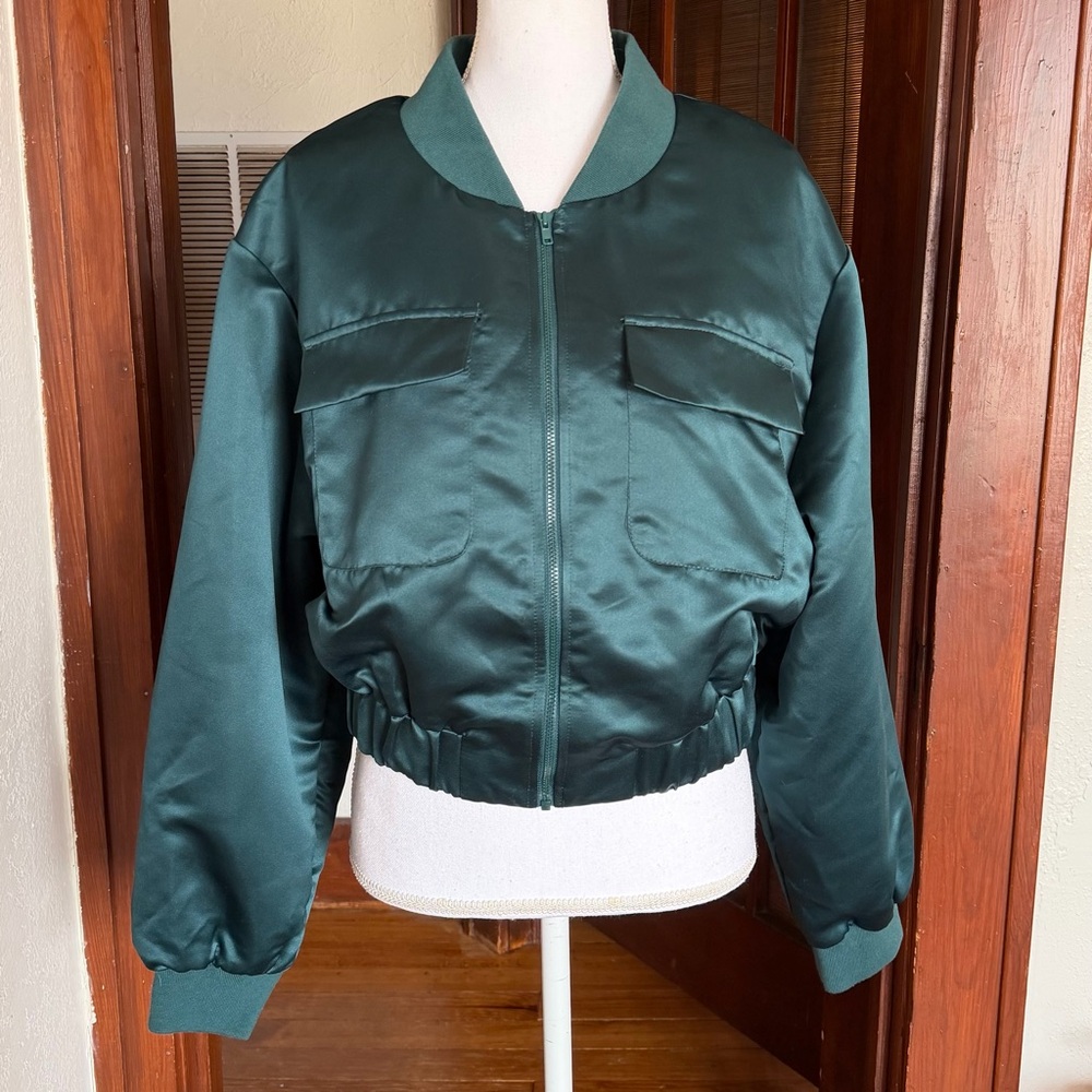 Madden NYC Cropped Emerald Green Satin Bomber Jacket Juniors XL Streetwear